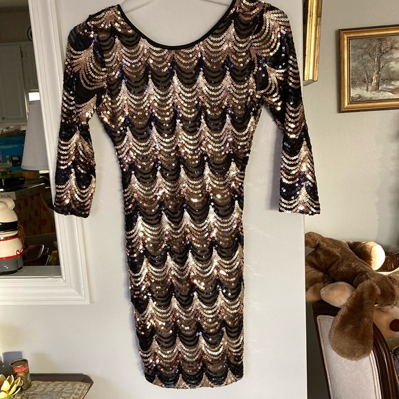 Gorgeous bodycone  evening party/formal dress. - Picture 2 of 7